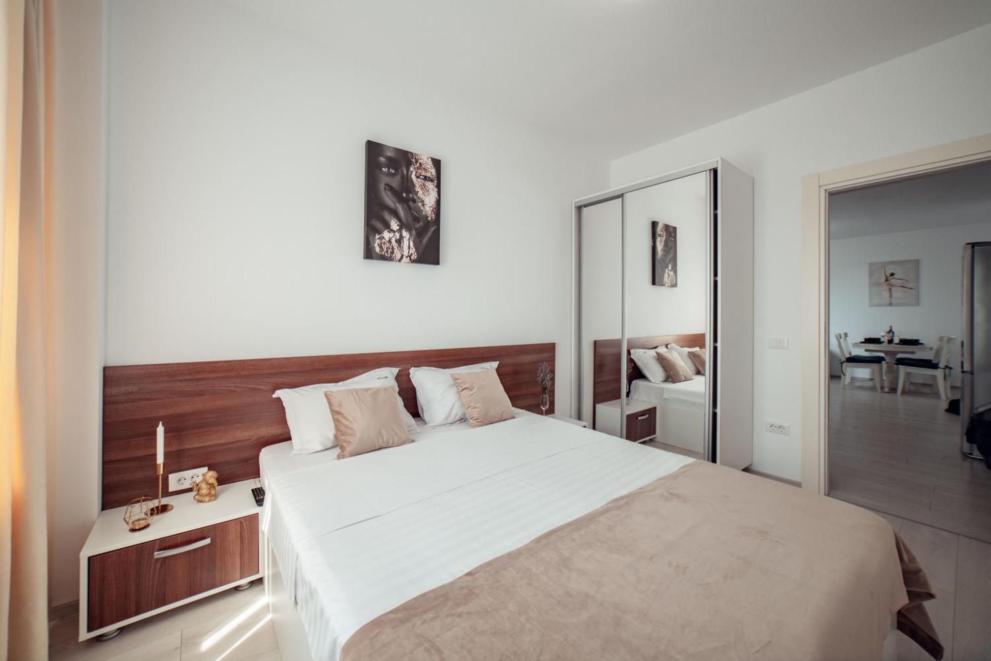 Cozy Collection Apartments At Palas Mall Iasi Exterior photo